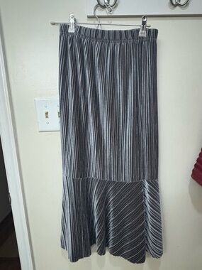 Metro Wear Gray Pleated Tiered Midi Skirt